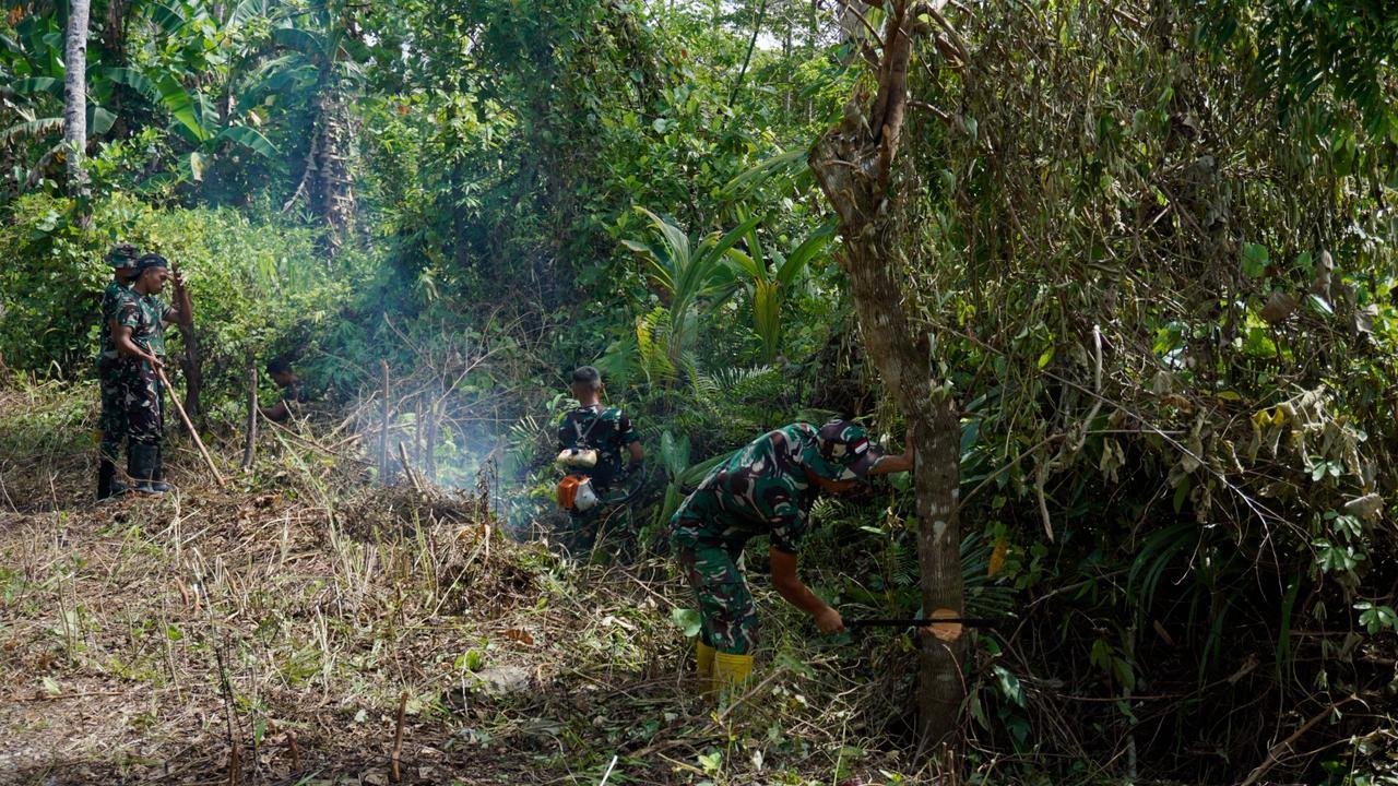 Dipimpin Letda Inf Imanuel Giay, Kodim 1804/Kaimana Lanjutkan Pembukaan Jalan TMMD 127 di Marsi