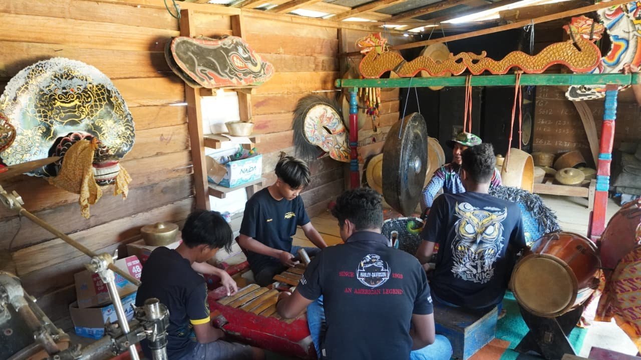 TMMD ke-127 Dukung Pelestarian Budaya Lokal Lewat Komsos Bersama Seniman Jaranan