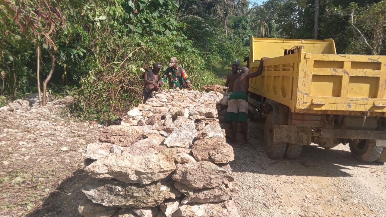TMMD 127 Kodim 1804/Kaimana Genjot Progres Jembatan Marsi, Material Batu Didatangkan