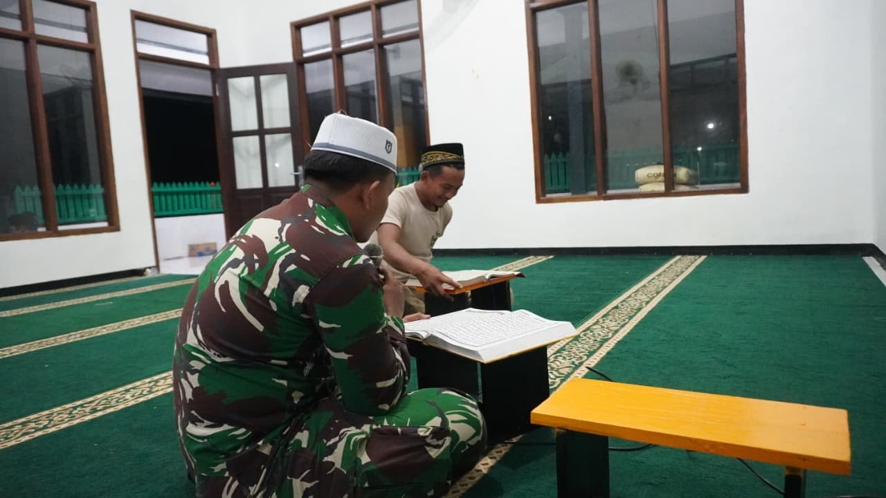 Perkuat Silaturahmi Ramadhan, Satgas TMMD ke-127 Bangun Kedekatan Spiritual