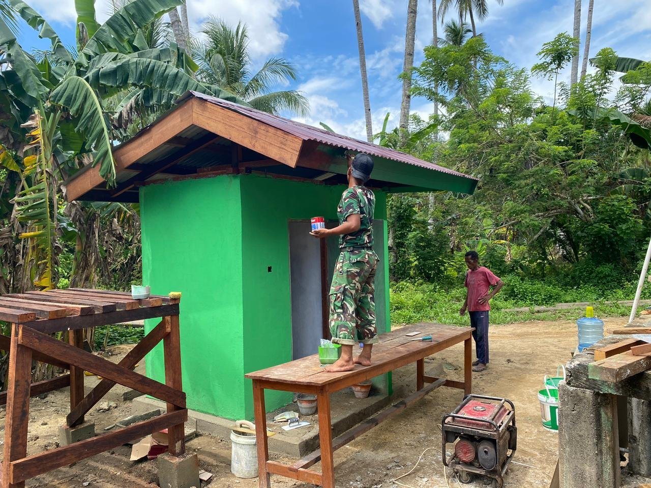 Satgas TMMD 127 Kodim 1804/Kaimana Percantik MCK, Pengecetan List Masuki 74 Persen