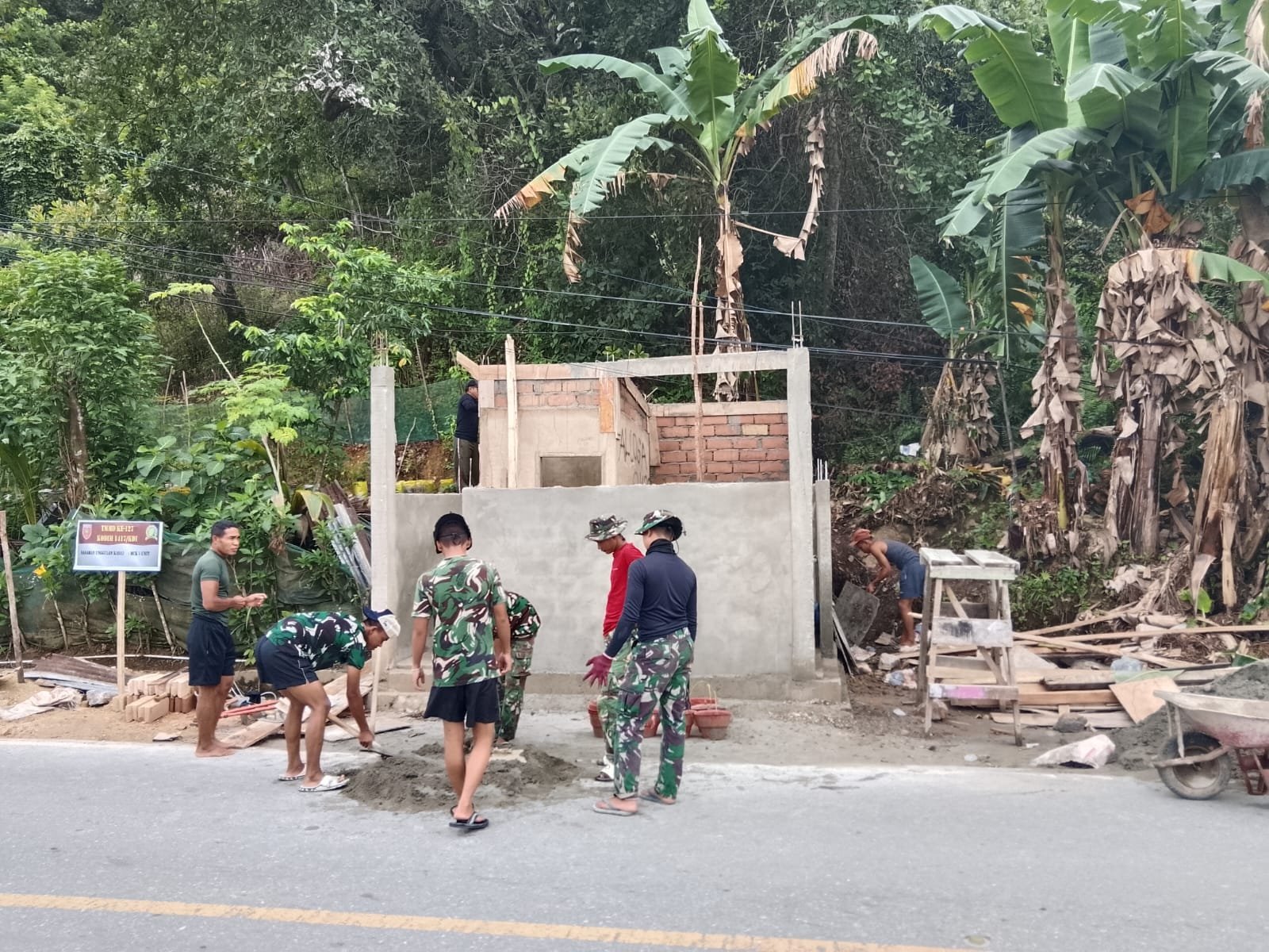 Sentuhan Profesional Satgas TMMD 127 Tingkatkan Standar Sanitasi di Sambuli