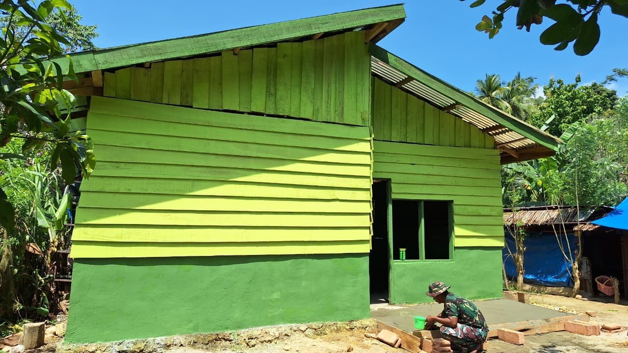 Sinergi TNI dan Warga Sukseskan Program RTLH TMMD 127 di Kendari