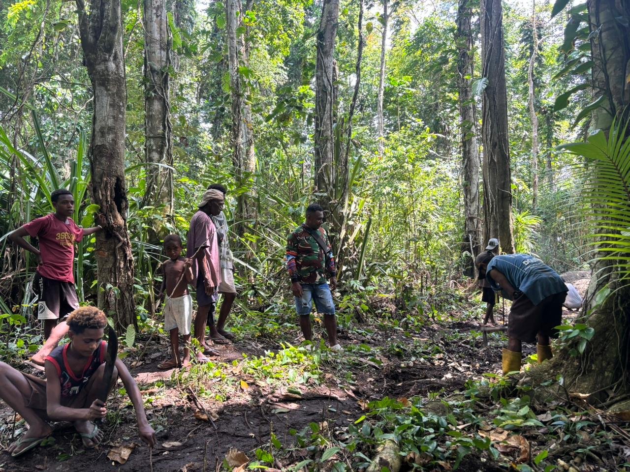 Anak-Anak Kampung Tanah Rubuh Berkontribusi dalam Program TMMD