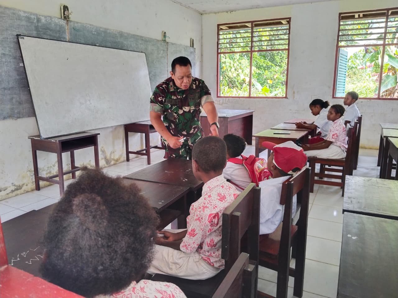 Edukasi Antinarkoba Di SD Inpres 62 Asai Dalam TMMD 128