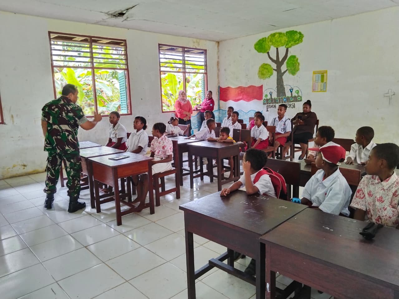 Penyuluhan Anti Narkoba oleh Satgas TMMD Kodim 1801/Manokwari untuk Siswa
