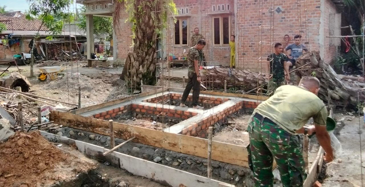 Pembangunan MCK oleh TMMD 128 Kodim 0405/Lahat Permudah Warga Lubuk Tampang