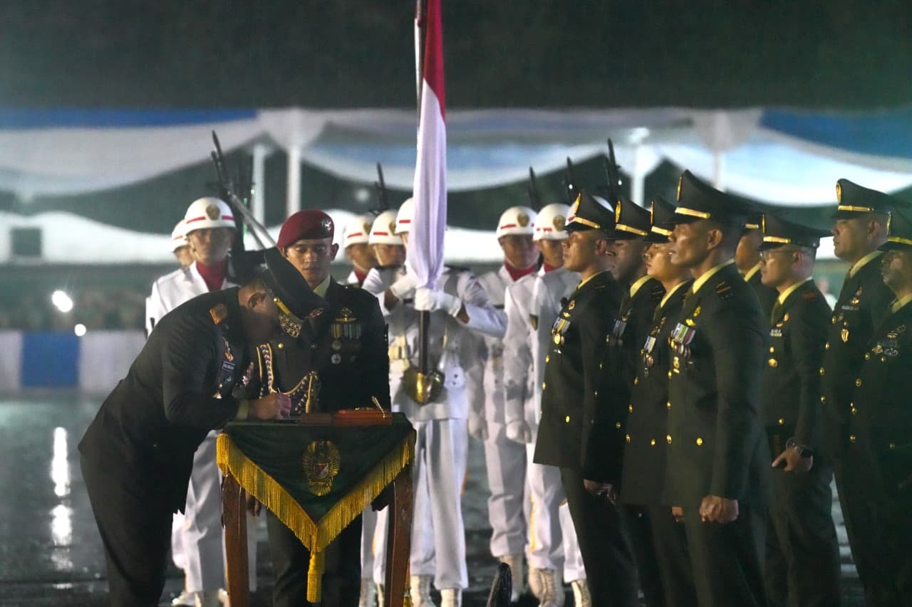 Kasad Resmikan 1.202 Perwira Remaja TNI AD di Tengah Hujan