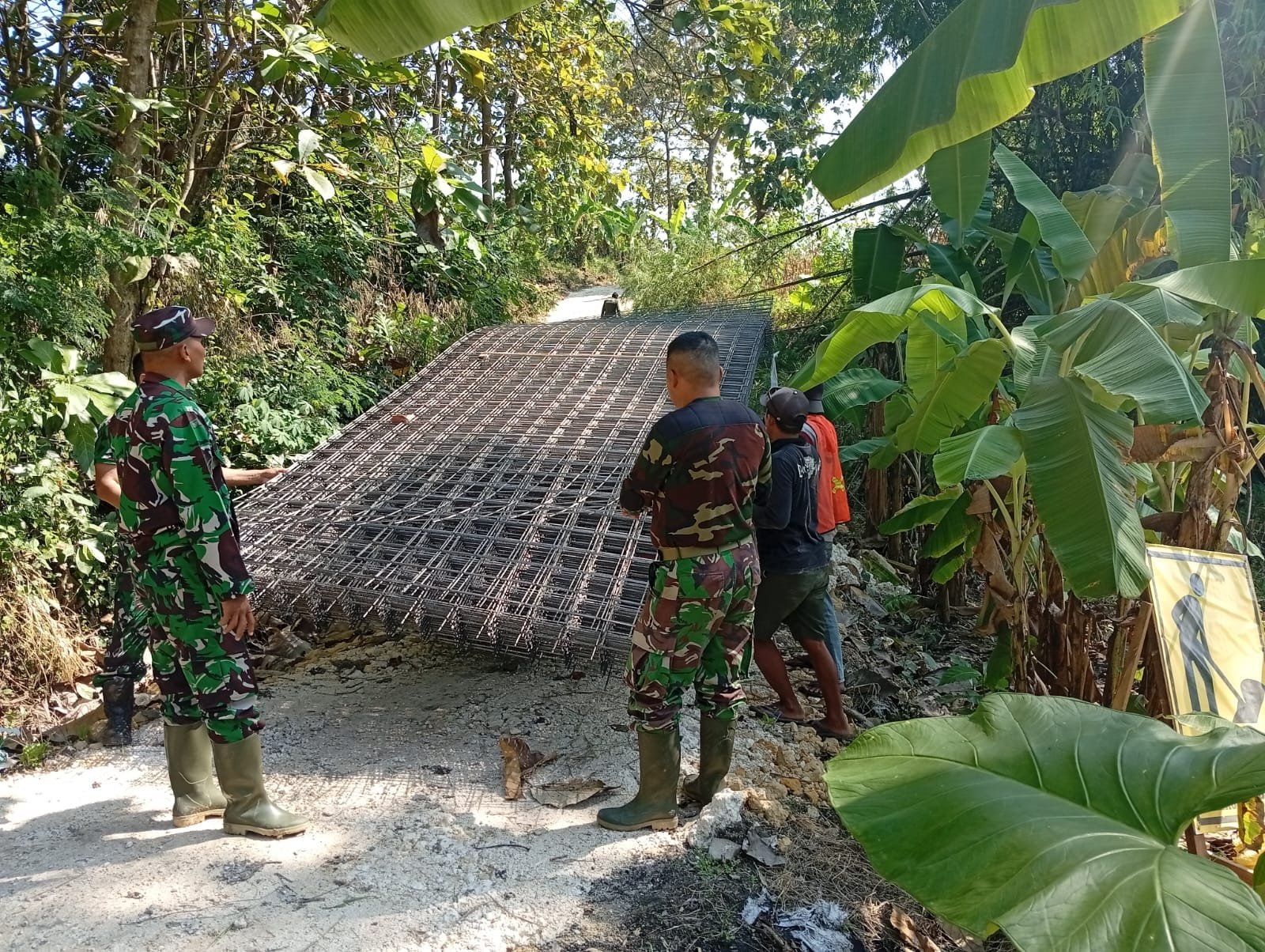 Membangun Harapan di Desa Telemang: Pra TMMD 129 Kodim 0812 Lamongan Perbaiki Infrastruktur dan Kehidupan