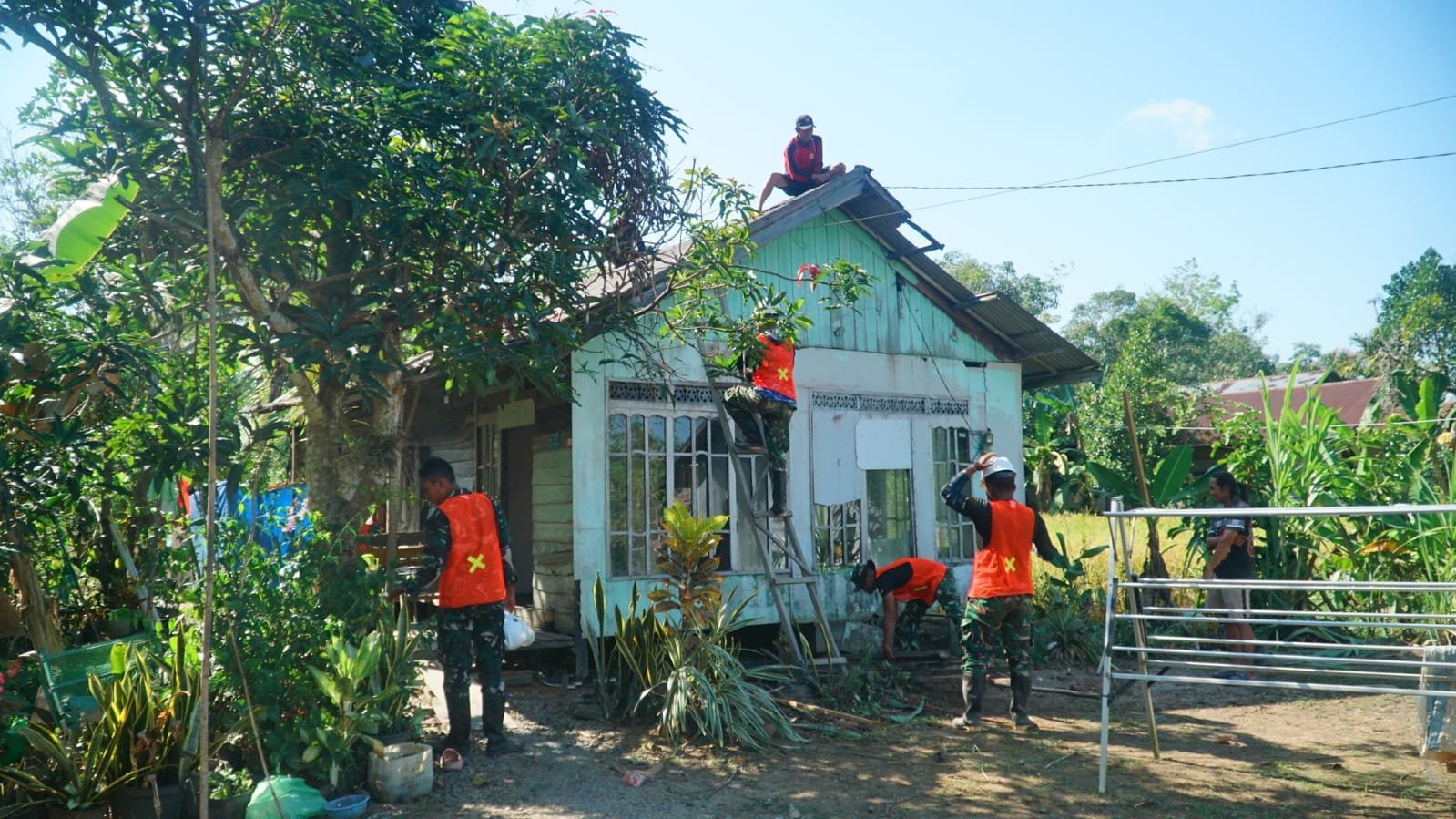 Harapan Baru Melalui Program TMMD Ke-129: Rehabilitasi Rumah Warga