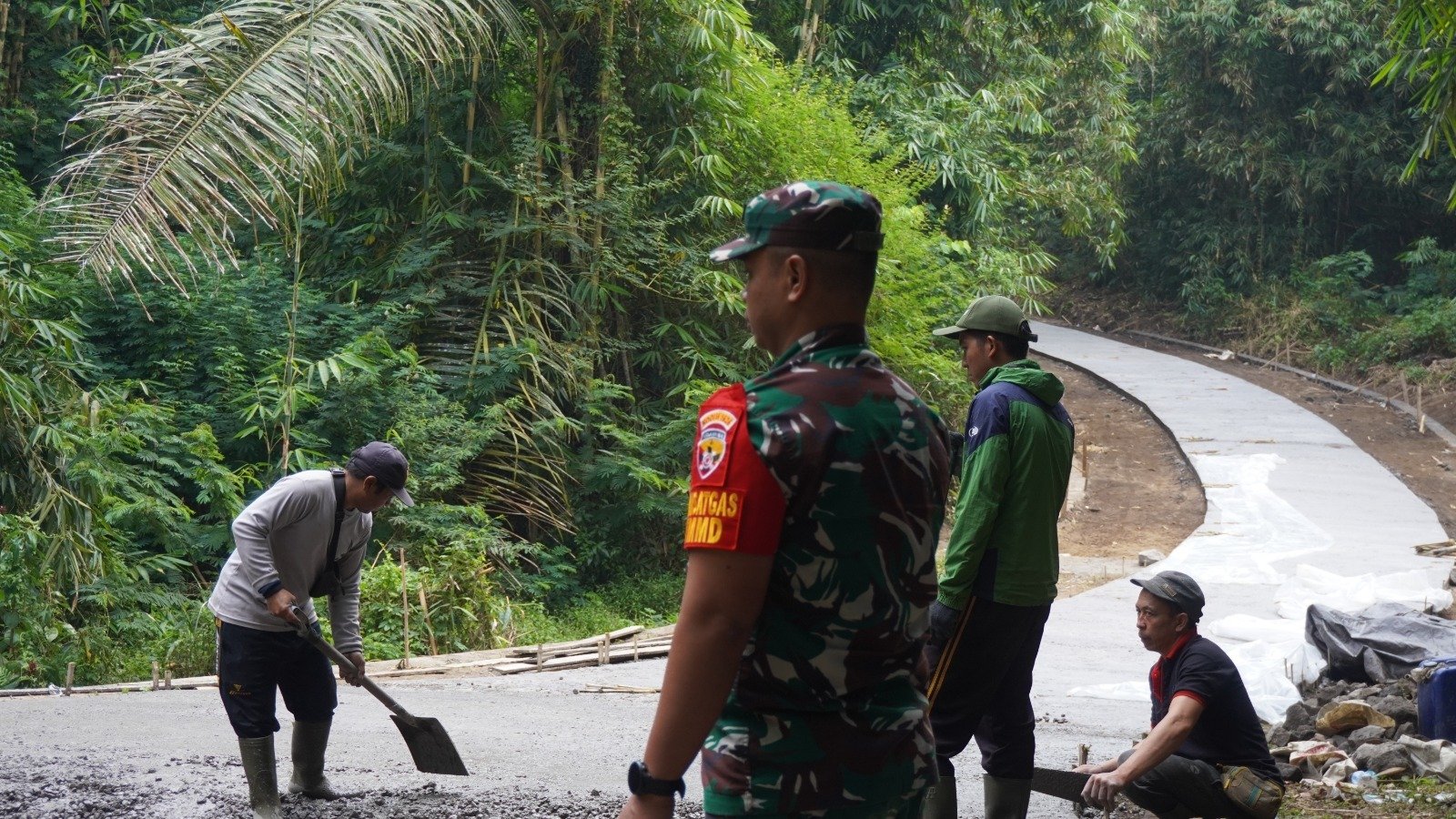 Pembangunan Rabat Beton di Desa Sekardadi DIYakini Selesai Tepat Waktu