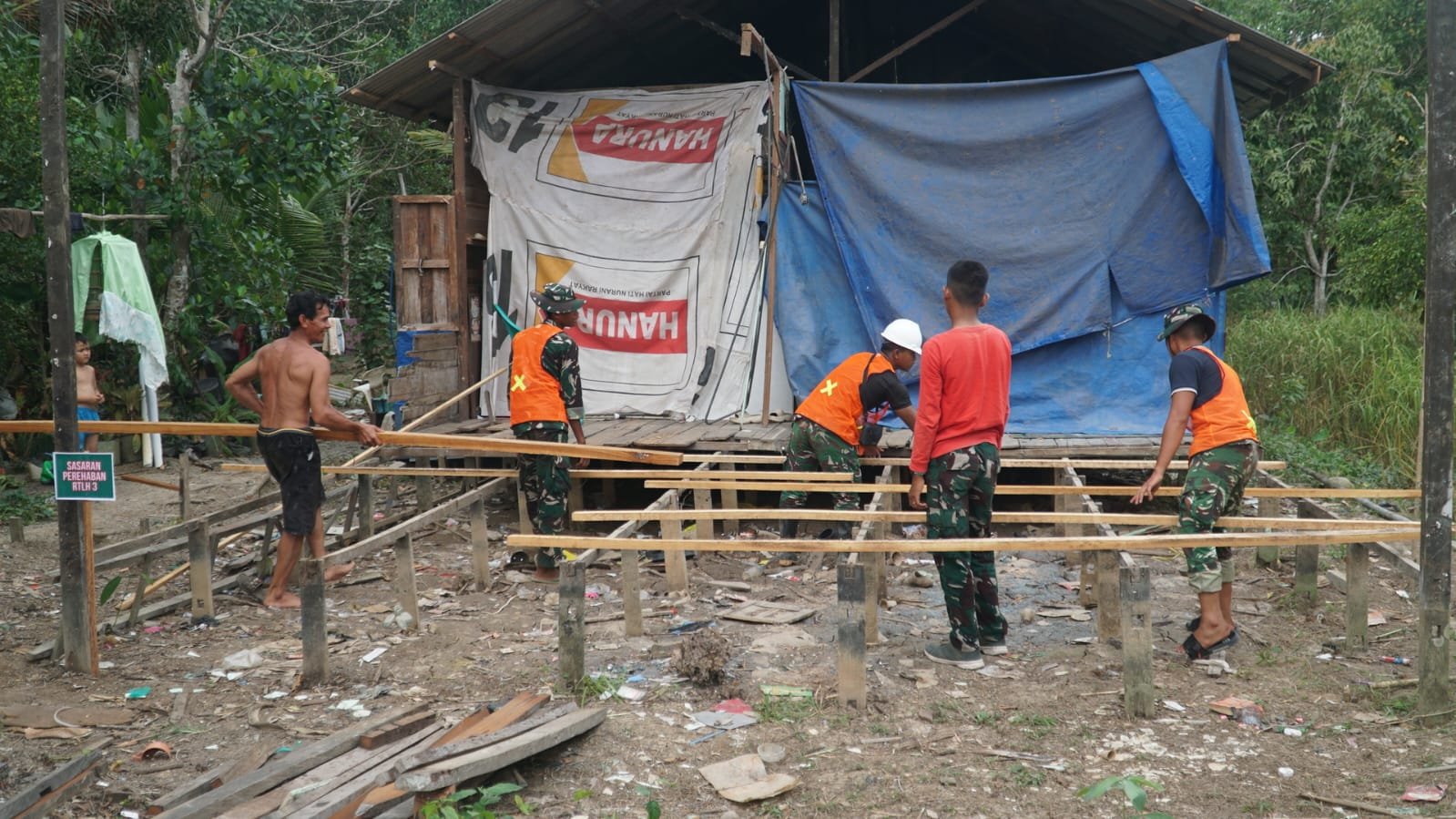 Proses Pemasangan Struktur Gelagar, Kunci Sukses Pembangunan RTLH TMMD Ke-129