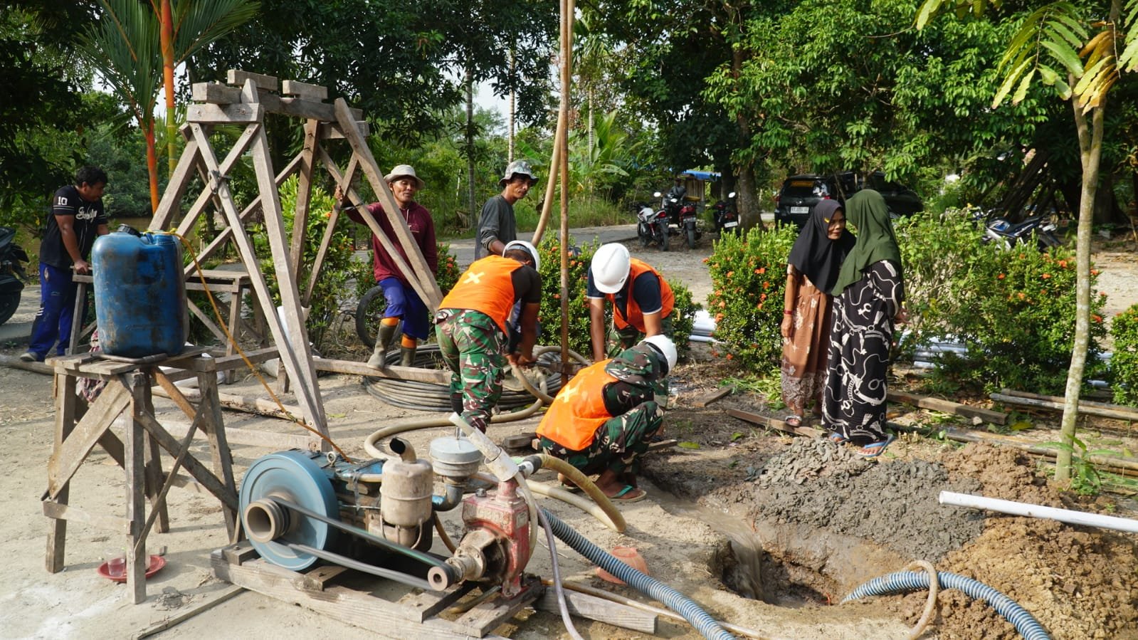 Kerja Sama Satgas TMMD dan Komunitas Penuhi Target Pembangunan RTLH Ibu Rini