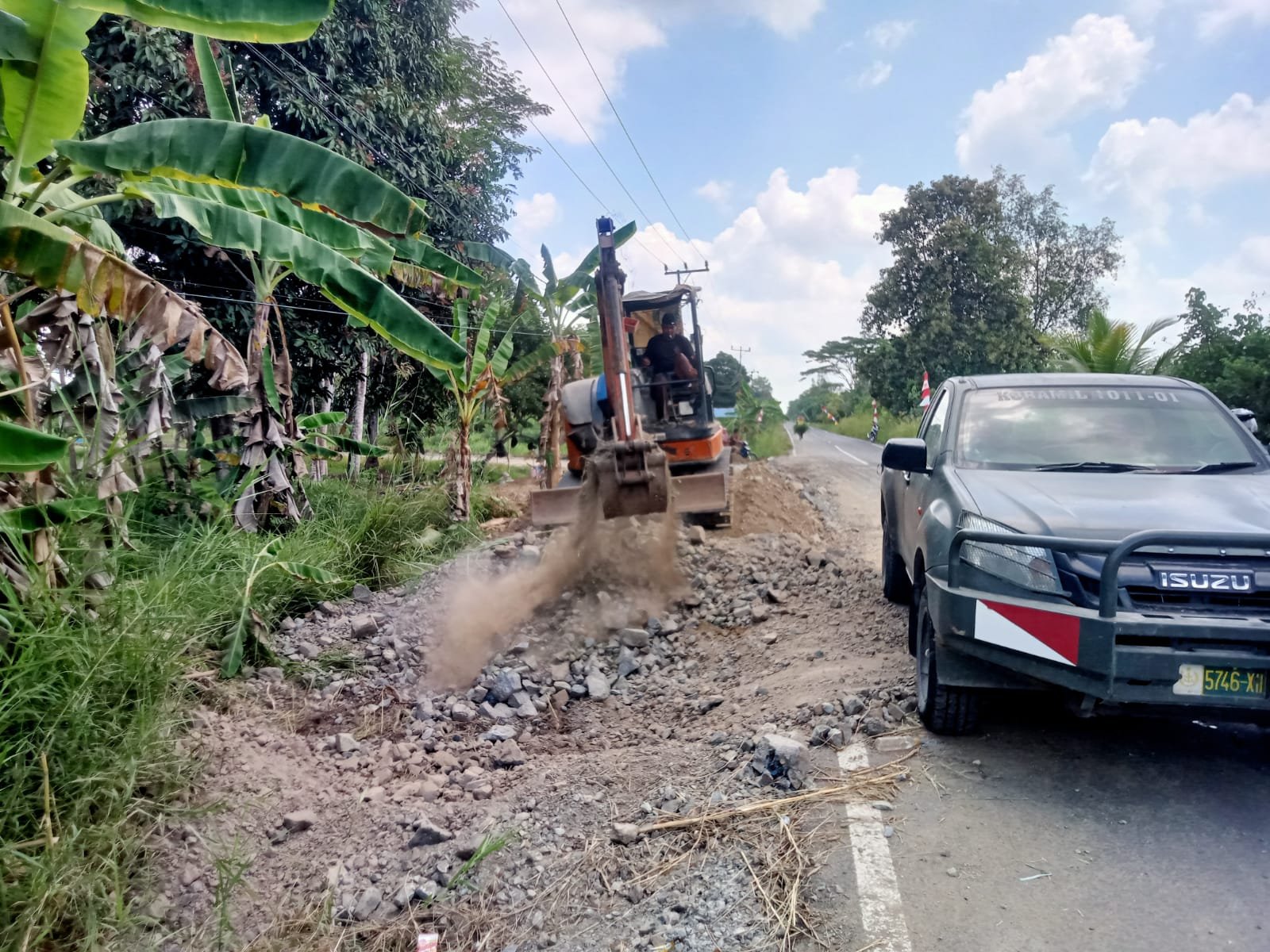 Sinergi TMMD dan Pengelola Alat Berat Mempercepat Pembangunan Jalan di Desa Bandar Raya