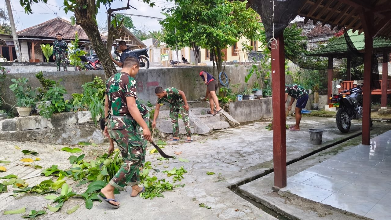 Kegiatan Sosial Satgas TMMD Ke-129 Kodim 0812 Lamongan Saat Istirahat