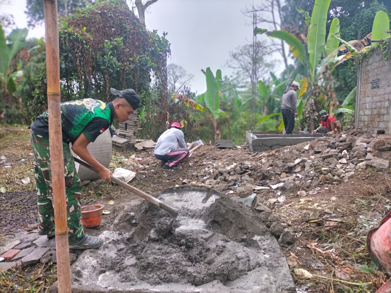 Pembangunan MCK di Desa Sekardadi oleh Satgas TMMD Ke-129 Meningkatkan Kesehatan Masyarakat