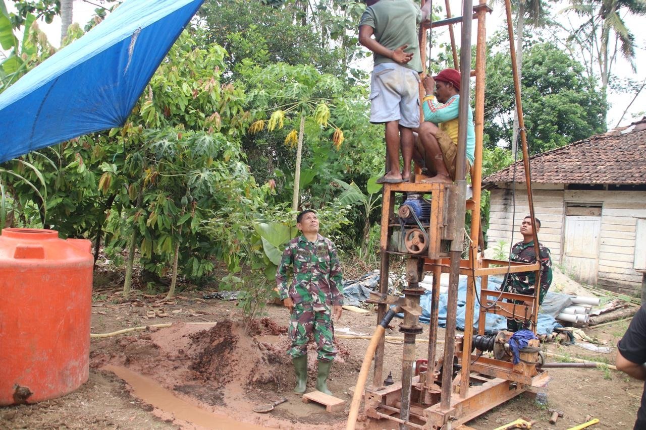 Sumur Bor Diterbangkan untuk Mengatasi Krisis Air di Sungkai Utara