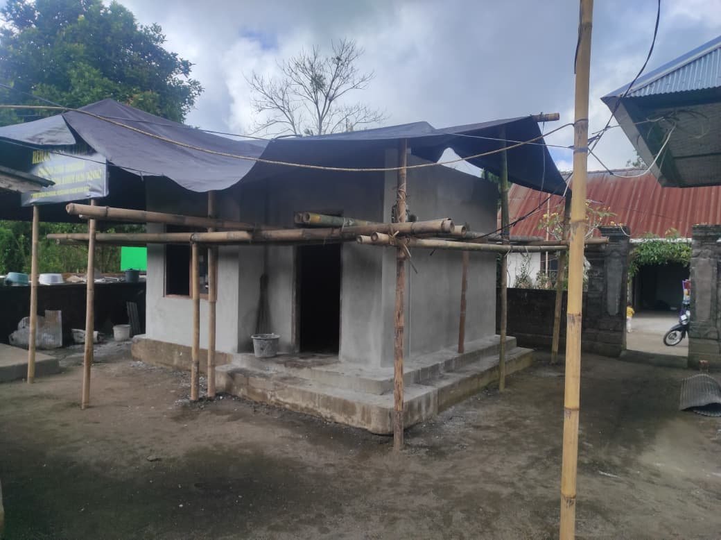 Sambil Menanti Atap, Satgas TMMD Ke-129 Genjot Pekerjaan Tembok Rumah Ketut Surija