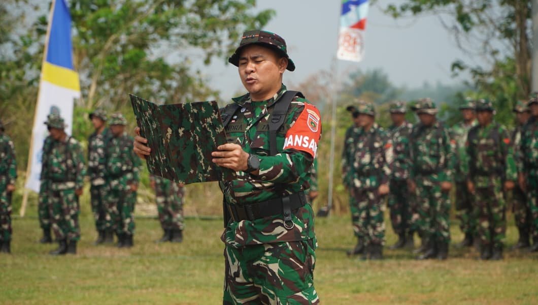 Masyarakat Luwu Timur Terima Bantuan Sembako di Pembukaan TMMD ke-130