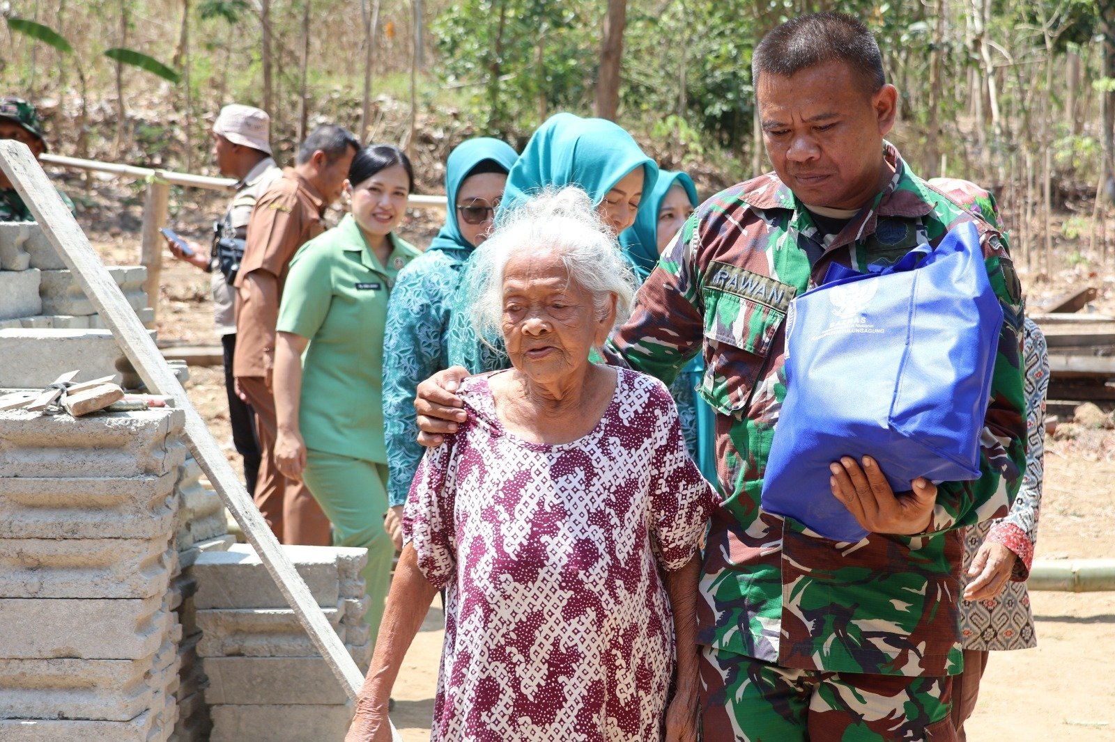 Di Usia 95 Tahun, Mbah Waqilah Berusaha Mandiri Melalui Renovasi Rumah