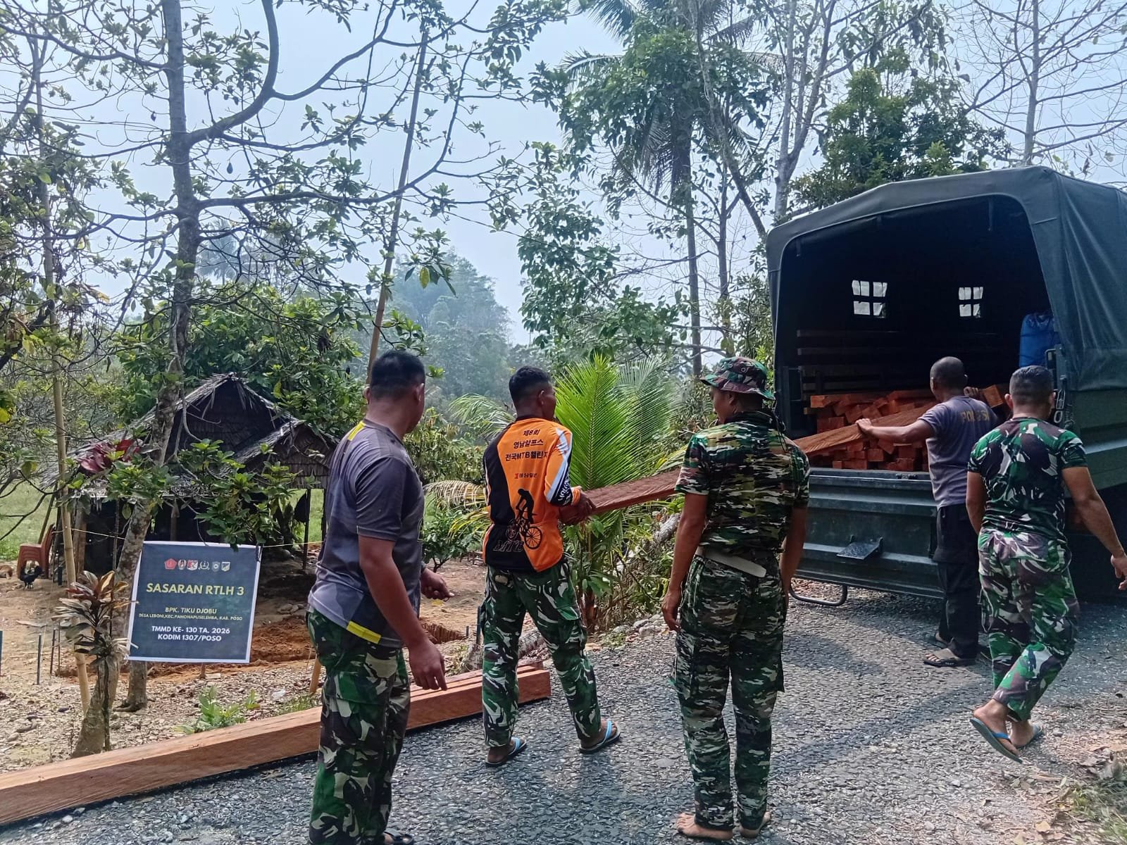 Satgas TMMD ke-130 Tingkatkan Kualitas Rumah Warga Desa Leboni