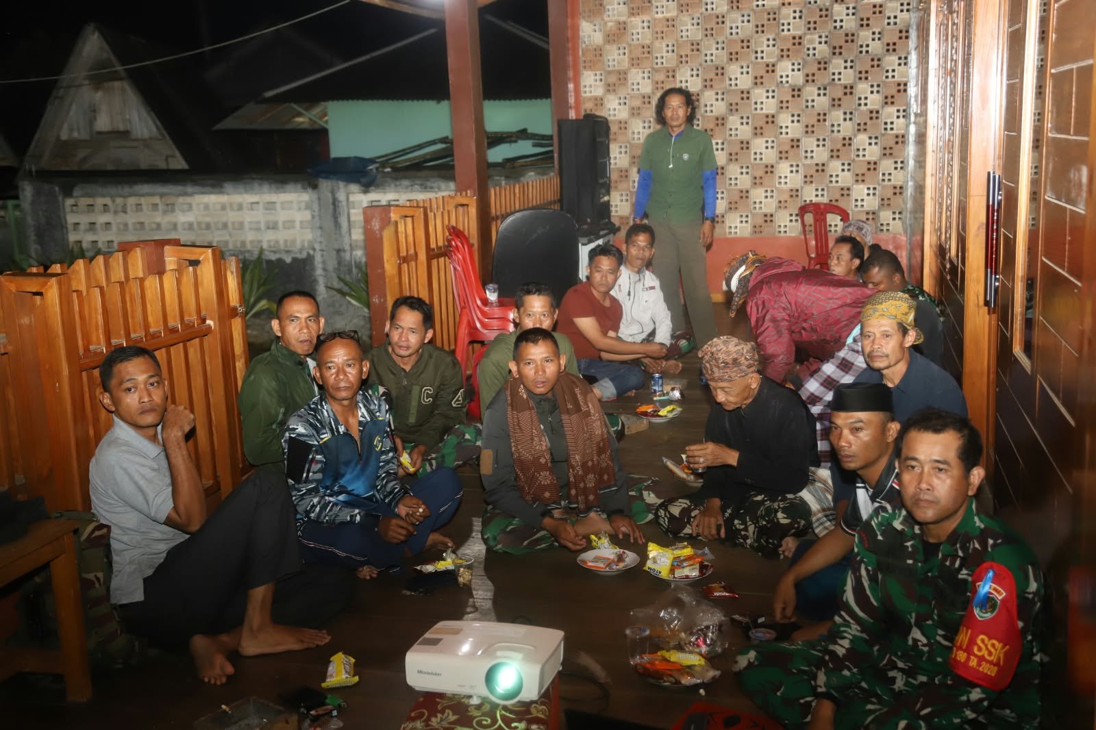 Kedekatan TNI dan Masyarakat Citorek Barat Terjalin Lewat Pertandingan Bersama
