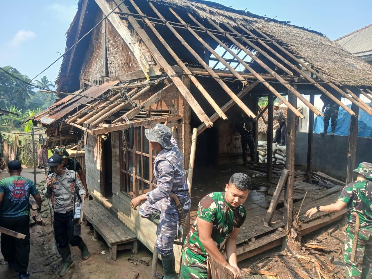 Program TMMD ke-130: Membawa Perubahan Hunian untuk Keluarga Bapak Apin