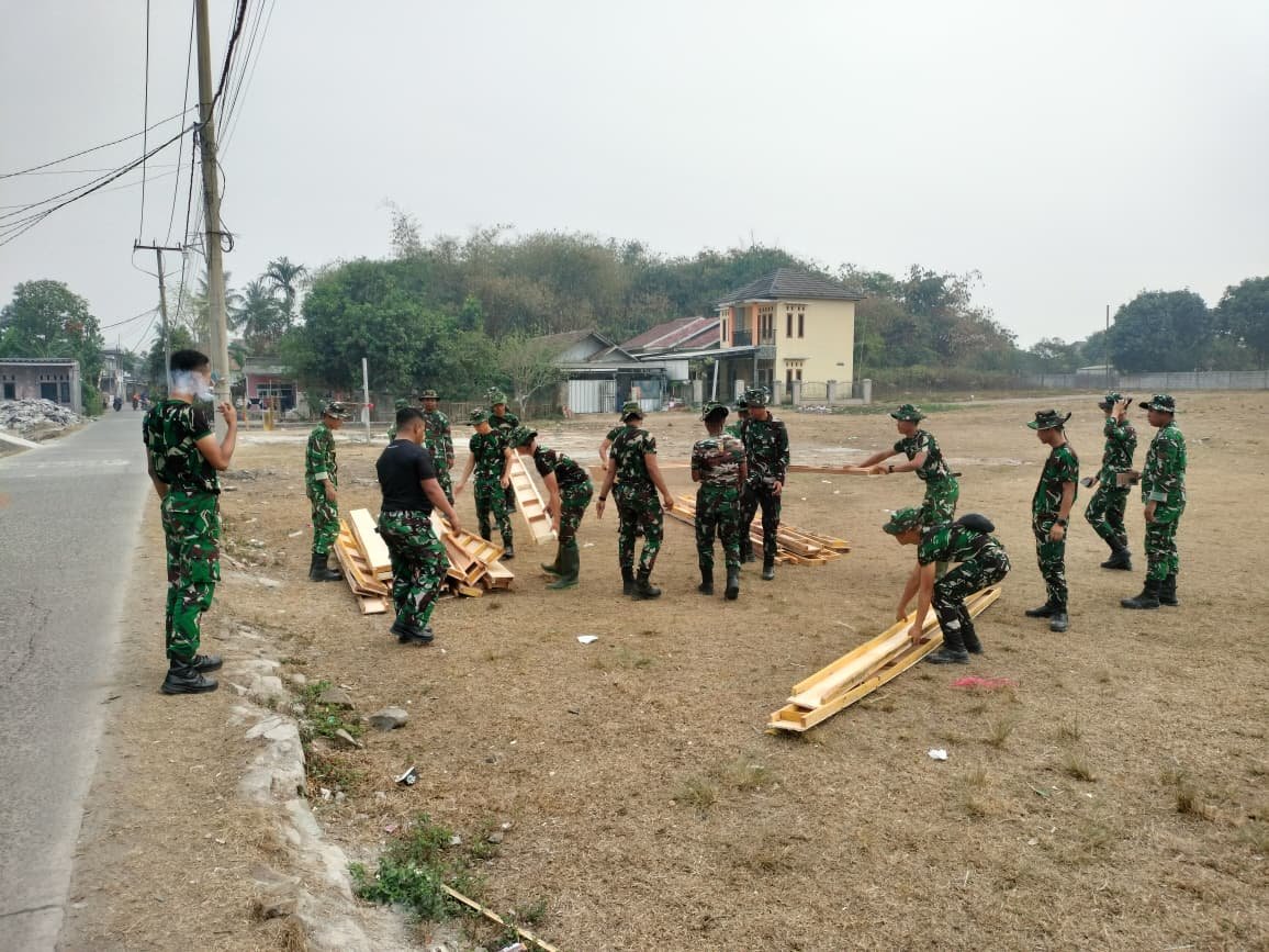 Ketersediaan Bekisting: Kunci Kelancaran Proyek TMMD di Desa Sumur Bandung